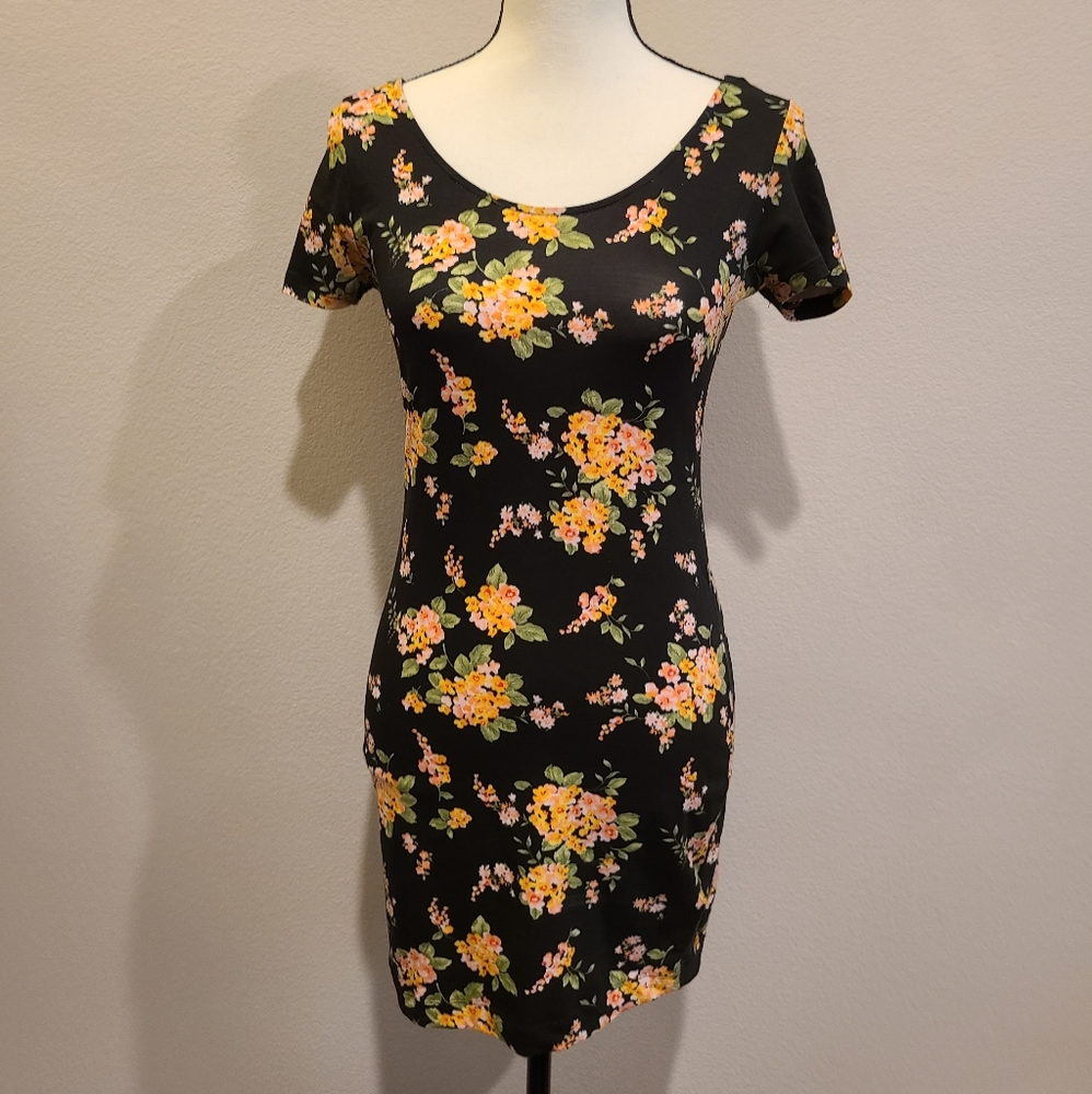 F21 Short Form Fitting Dress